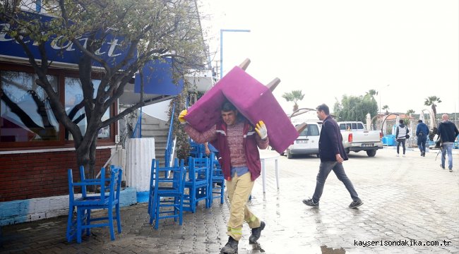 Seferihisar'da depremin yaraları sarılmaya çalışılıyor