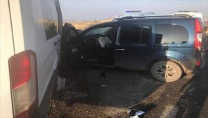 Şırnak'ta kamyonet ile minibüs çarpıştı: 12 yaralı