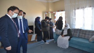 Şırnak Valiliğinden evi yanan aileye destek