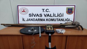 Sivas'ta kaçak kazı yapan 5 şüpheli yakalandı