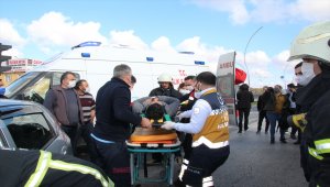 Tekirdağ'da tır ile otomobil çarpıştı: 4 yaralı