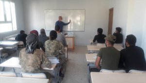 Tel Abyad ve Rasulayn'daki kamu çalışanlarına Türkçe dil kursu