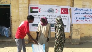 Türk Kızılay ve Ataa Derneğinden Sudan'daki sel mağdurlarına gıda yardımı