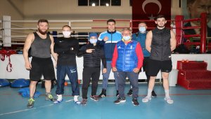 Türkiye ve Azerbaycan boks milli takımlarının kampına Romanya da katıldı