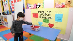 Van'da minik öğrenciler kumbaralarındaki paraları depremzedelere gönderdi