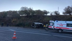 Van'da sığınmacıları taşıyan minibüs devrildi: 2 ölü, 22 yaralı