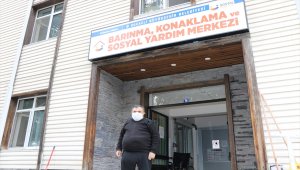 Yaşlılara yalnızlıklarında "refakat" ediyorlar