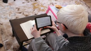 Albinizm hastası Hüseyin Ali azmiyle örnek oluyor