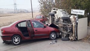 Amasya'da iki otomobil çarpıştı: 6 yaralı