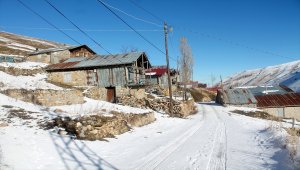Bayburt'ta yüksek rakımlı köyler kışla sessizliğe büründü