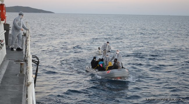 İzmir'de Türk kara sularına geri itilen 69 sığınmacı kurtarıldı