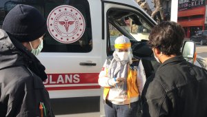 Karabük'te karantina ihlali yapan yabancı uyruklu, alışveriş merkezi girişinde yakalandı