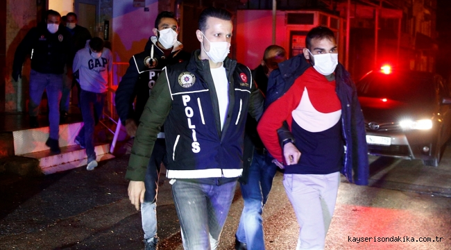 Kayseri Asayiş Haberi: Bir evde uyuşturucu kullanan 8 kişi gözaltına alındı