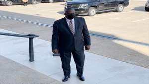 ABD'nin ilk siyahi Savunma Bakanı Austin yemin ederek göreve başladı 