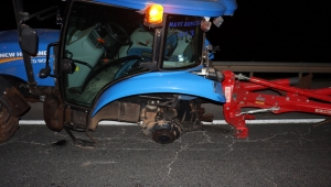 Adıyaman'da traktörün fırlayan lastiği polis aracına çarptı: 1 yaralı