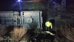 Afyonkarahisar'da aşırı rüzgardan araçlar devrildi: 5 yaralı