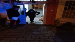 Afyonkarahisar'da evde kumar oynayan 16 kişiye ceza uygulandı