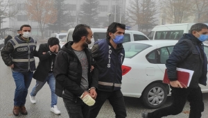 Afyonkarahisar'da Irak uyruklu emlakçıyı darbedip parasını çaldıkları ileri sürülen 3 zanlı tutuklandı