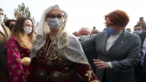 Akşener, yeni yılda esnaf ziyaretlerine Ankara'nın ilçelerinden başladı