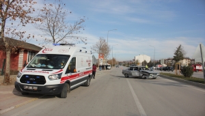 Amasya'da iki otomobil çarpıştı: 2 yaralı