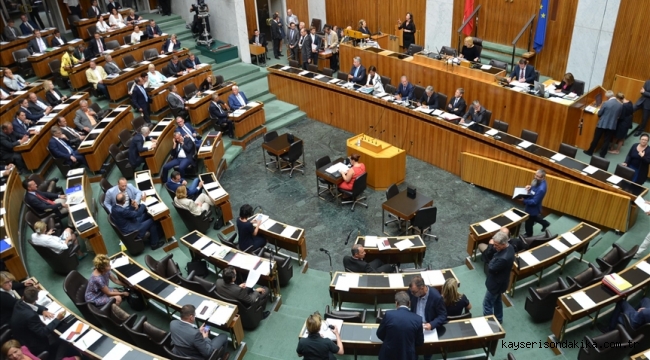 Avusturya'da Kovid-19 karşıtı gösterilerde maske takmayanlara 500 avroya kadar ceza uygulanacak