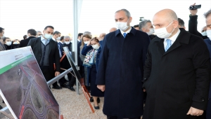 Bakanlar Karaismailoğlu ve Gül, Gaziantep'te karayolu şantiyesinde inceleme yaptı