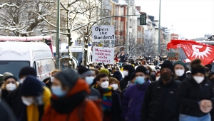 Berlin'de 1000'in üzerinde kişi, AB'nin sınırlarının sığınmacılara açılması için gösteri yaptı