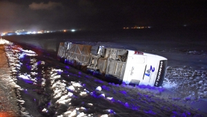 Bitlis'te şarampole devrilen yolcu otobüsünde 5 kişi yaralandı