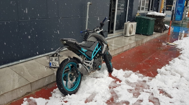 Bursa'da iki hırsız, çaldıkları motosiklet arızalanınca akaryakıt istasyonuna bıraktı