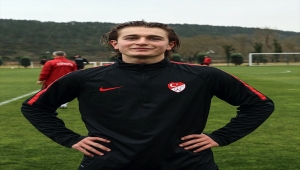 Bursasporlu futbolcu Ali Akman: "Hedefim Avrupa'da futbol oynamak"
