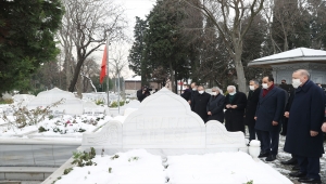 Cumhurbaşkanı Erdoğan, Erbakan'ın kabrini ziyaret etti 