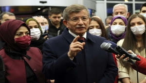 Davutoğlu'ndan saldırıya uğrayan Özdağ'a "geçmiş olsun" ziyareti