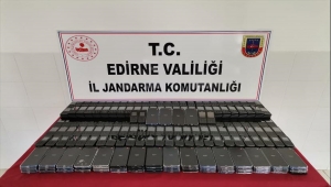Edirne'de çok sayıda gümrük kaçağı cep telefonuyla sahte parfüm ele geçirildi
