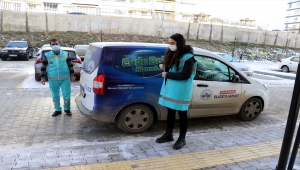 Elazığ Belediyesi engelli depremzedenin annesinin kabir ziyareti talebini yerine getirdi