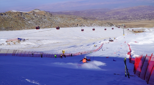 Erciyes'te, "Snowboard Kayseri İl Birinciliği" müsabakaları yapıldı