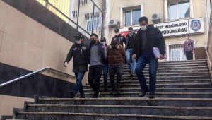 Evlerden hırsızlık yaptıkları iddiasıyla gözaltına alınan 3 şüpheli tutuklandı