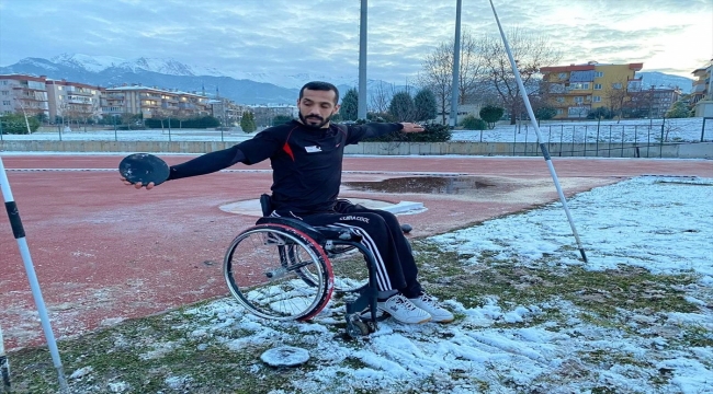 Filistinli paralimpik sporcu El Deeb'in, Tokyo Paralimpik Oyunları sevinci