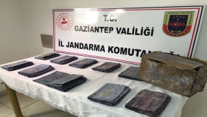 Gaziantep'te ele geçirilen tarihi eser niteliğinde altın yazmalı 10 Tevrat müzeye teslim edildi