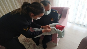 Giresun'daki selde şehit olan askerin doğum yapan eşine jandarmadan ziyaret