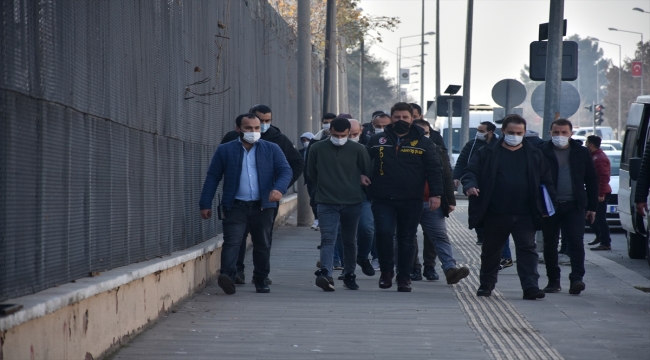 GÜNCELLEME - Diyarbakır, Mersin ve Gaziantep'te iş vaadiyle dolandırıcılık yaptıkları iddiasıyla 13 zanlı yakalandı