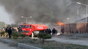 GÜNCELLEME - Şanlıurfa'da lojistik deposunda çıkan yangına müdahale ediliyor