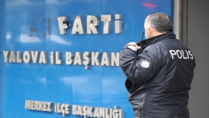 GÜNCELLEME - Yalova'da iş yerlerinin camlarına ve AK Parti tabelasına zarar veren şüpheli yakalandı