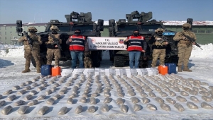 Hakkari'de 99 kilo eroin ve 60 litre asit anhidrit ele geçirildi