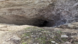 Hatay'da iş makinesiyle kaçak kazı yapan 7 kişi suçüstü yakalandı