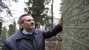 Hayatını "Medeniyetin sessiz tanıkları" mezar taşlarını anlatmak için değiştirdi