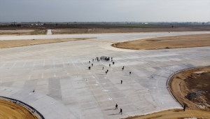 Hazine ve Maliye Bakanı Elvan, yapımı süren Çukurova Havalimanı'nı inceledi