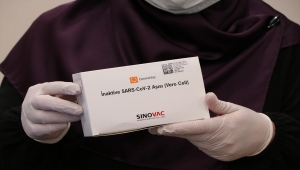 İç Anadolu'da sağlık çalışanlarına Kovid-19 aşısı uygulanmaya başlandı