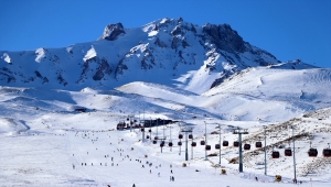 İç Anadolu'nun "zirvesi" Erciyes'e yarıyıl tatili ilgisi