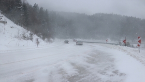 Ilgaz Dağı'nda kar yağışı ve tipi etkili oluyor