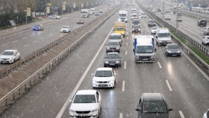 İstanbul'un bazı ilçelerinde kar yağışı etkili oluyor 